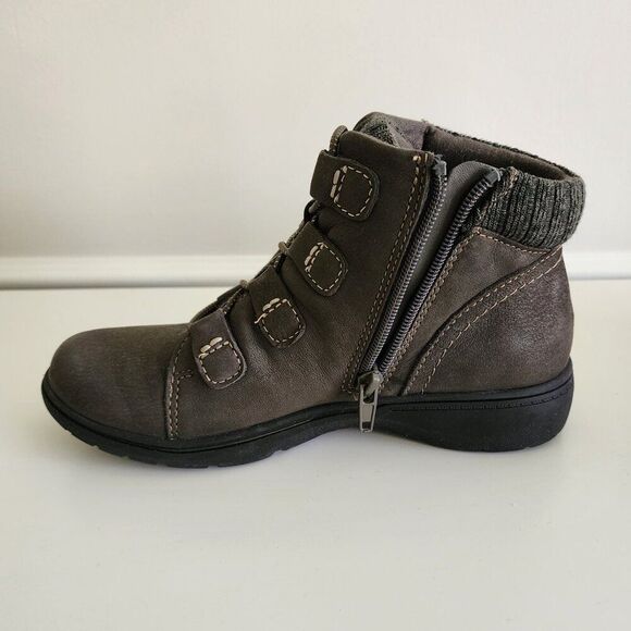 Clarks Carleigh Jade Leather Boot | Women's 6 | Side Zipper Olive Green LIKE NEW - Picture 4 of 10